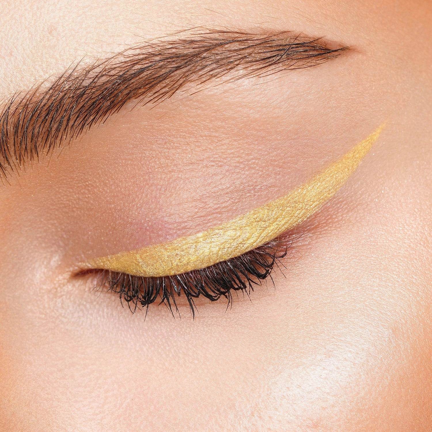 Glow Glamour Eyeliner | 12 Lemon Cake