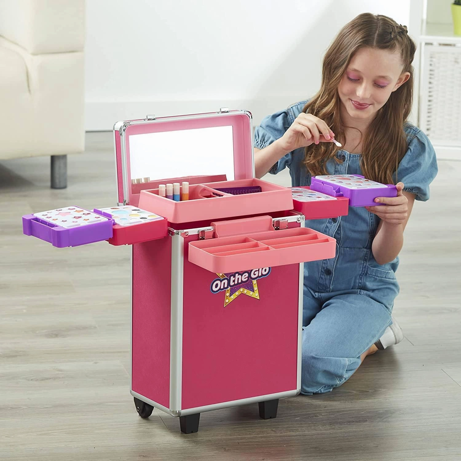 Shimmer 'n Sparkle InstaGlam On the Glo Makeup Trolley