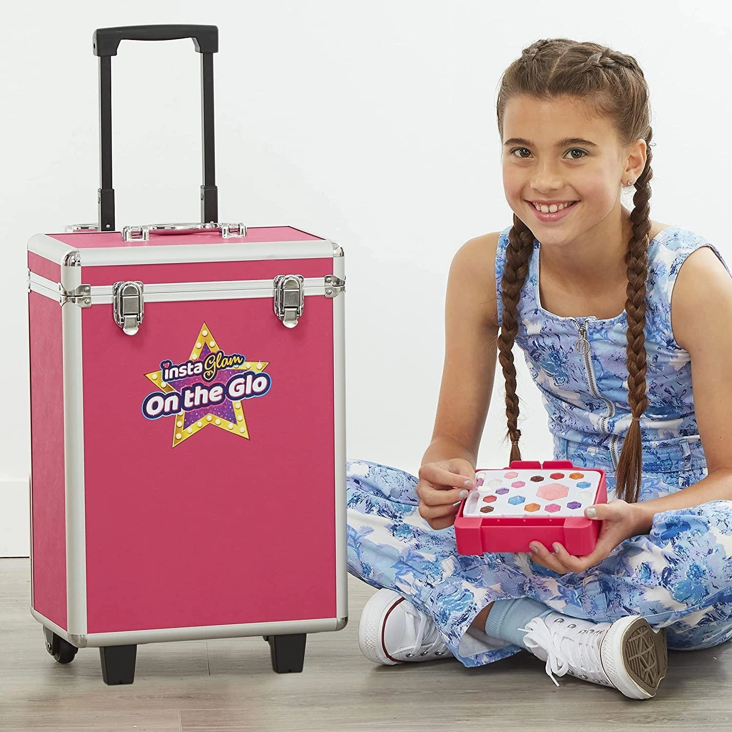 Shimmer 'n Sparkle InstaGlam On the Glo Makeup Trolley